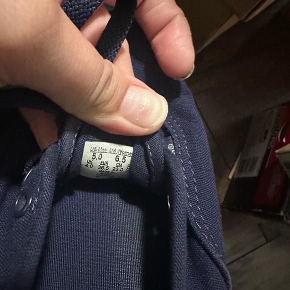 Vans - Picture 2 of 2